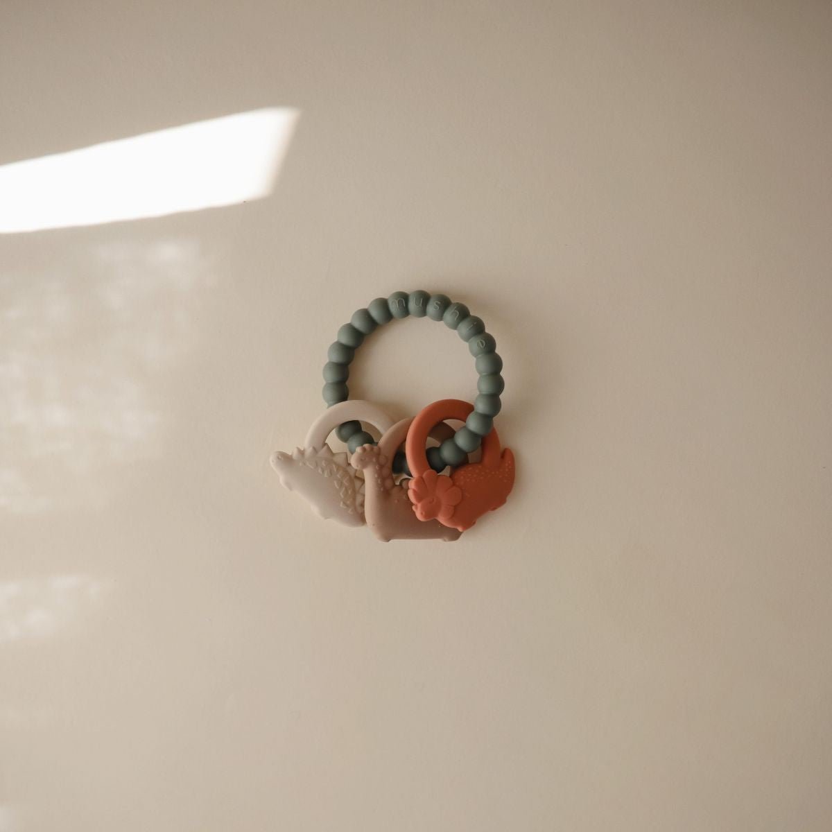 Mushie | Bijtring | Dino -