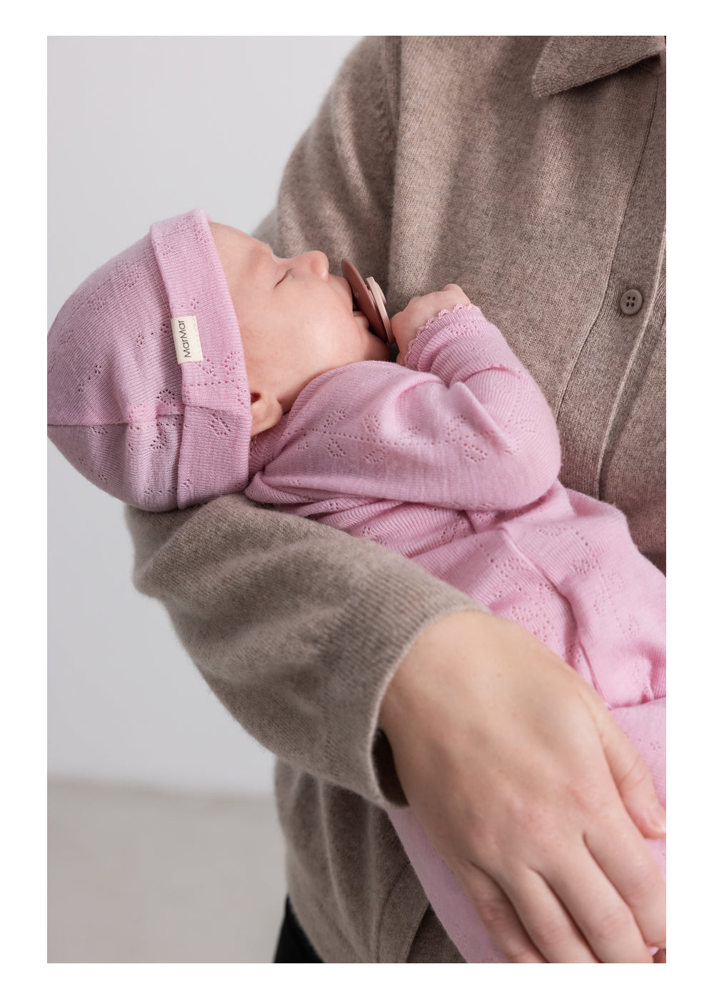 MarMar | Aiko Newborn Pointelle Muts Wol | Soft Berry