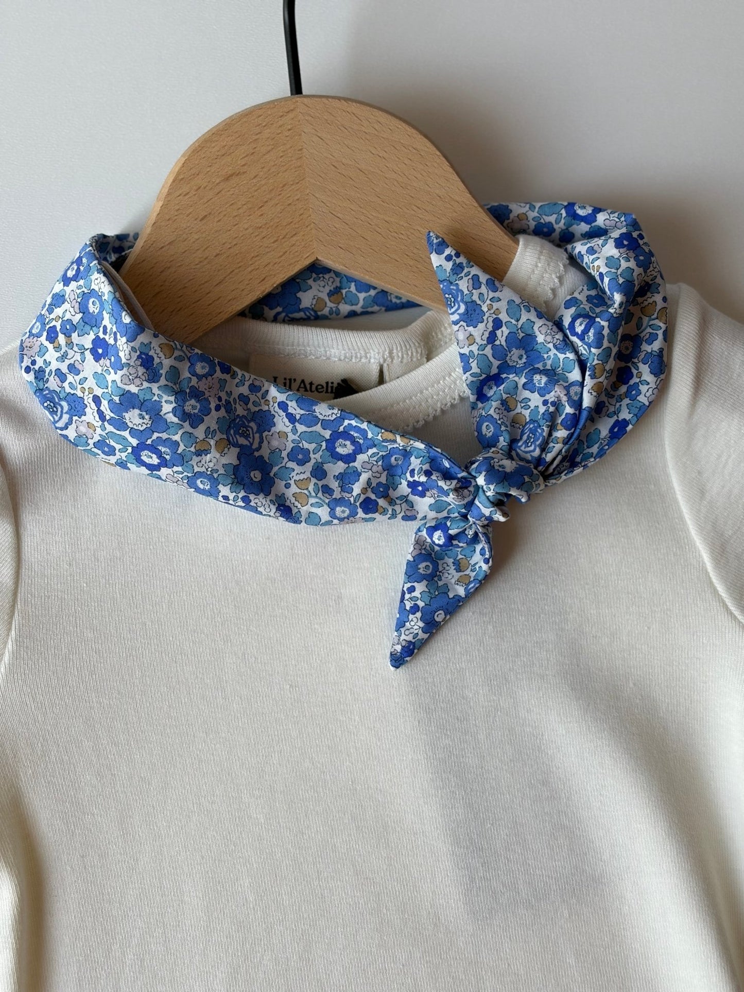 LOVEissue | Twilly Scarf | Blue Bouquet -